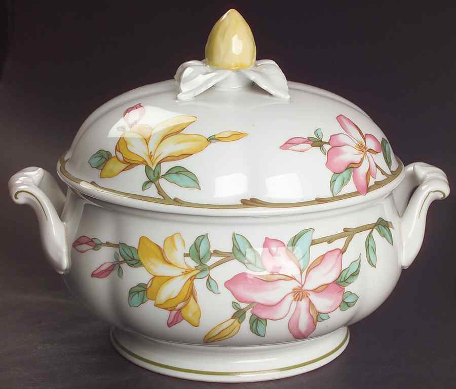 Magnolia Round Covered Vegetable by Villeroy & Boch-1