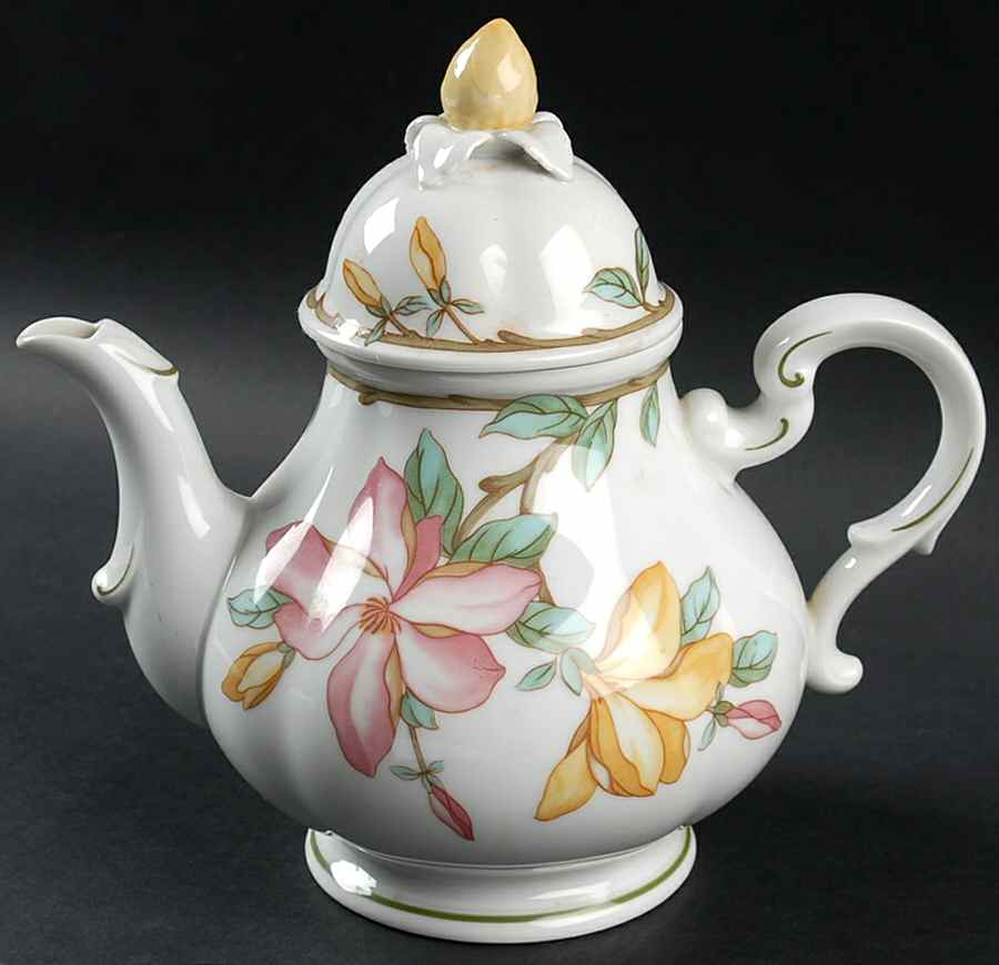 Magnolia Teapot & Lid by Villeroy & Boch-1
