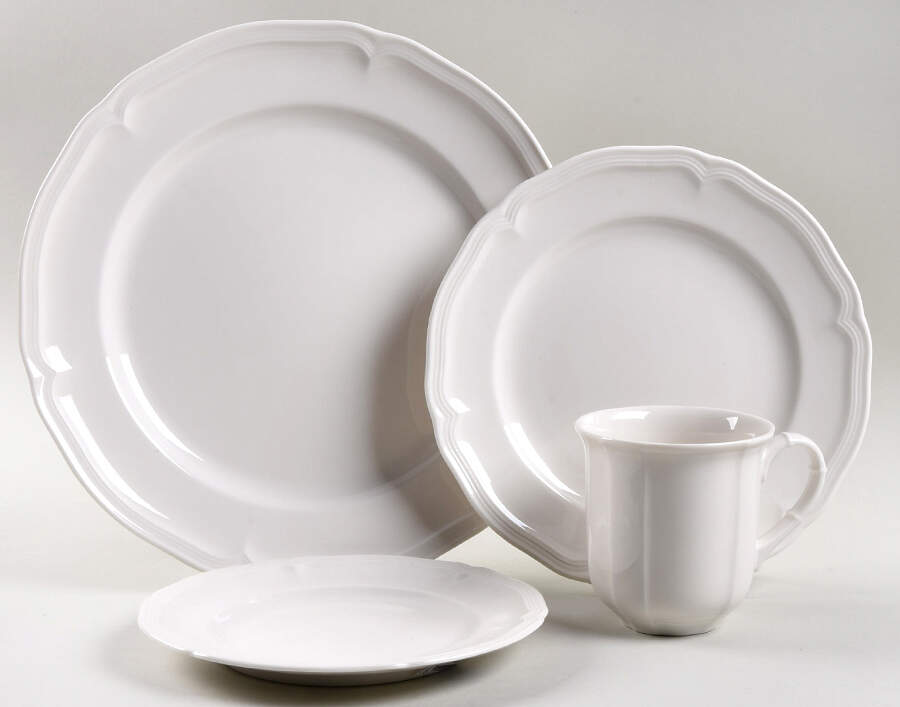Manoir (VitroPorcelain, Luxembourg & Germany) 32 Piece Estate Set by Villeroy & Boch-1