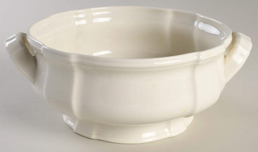 Manoir (VitroPorcelain, Luxembourg & Germany) Round Vegetable No Lid by Villeroy & Boch-1