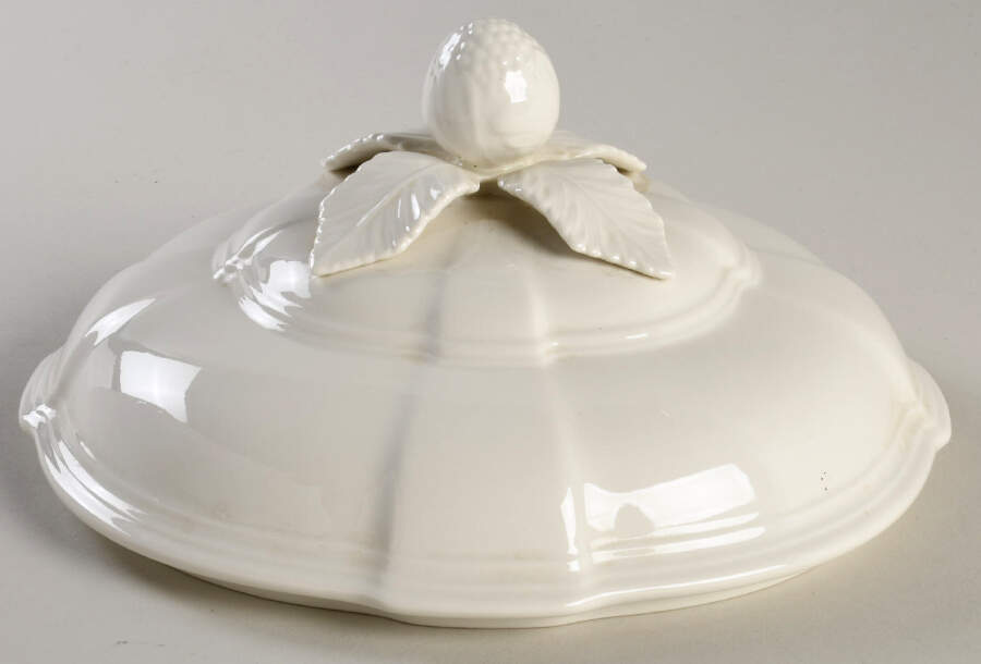 Manoir (VitroPorcelain, Luxembourg & Germany) Lid for Round Vegetable by Villeroy & Boch-1