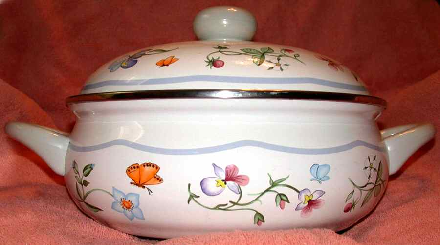 Mariposa (Bone China) 5 Quart Metal Covered Casserole by Villeroy & Boch-1
