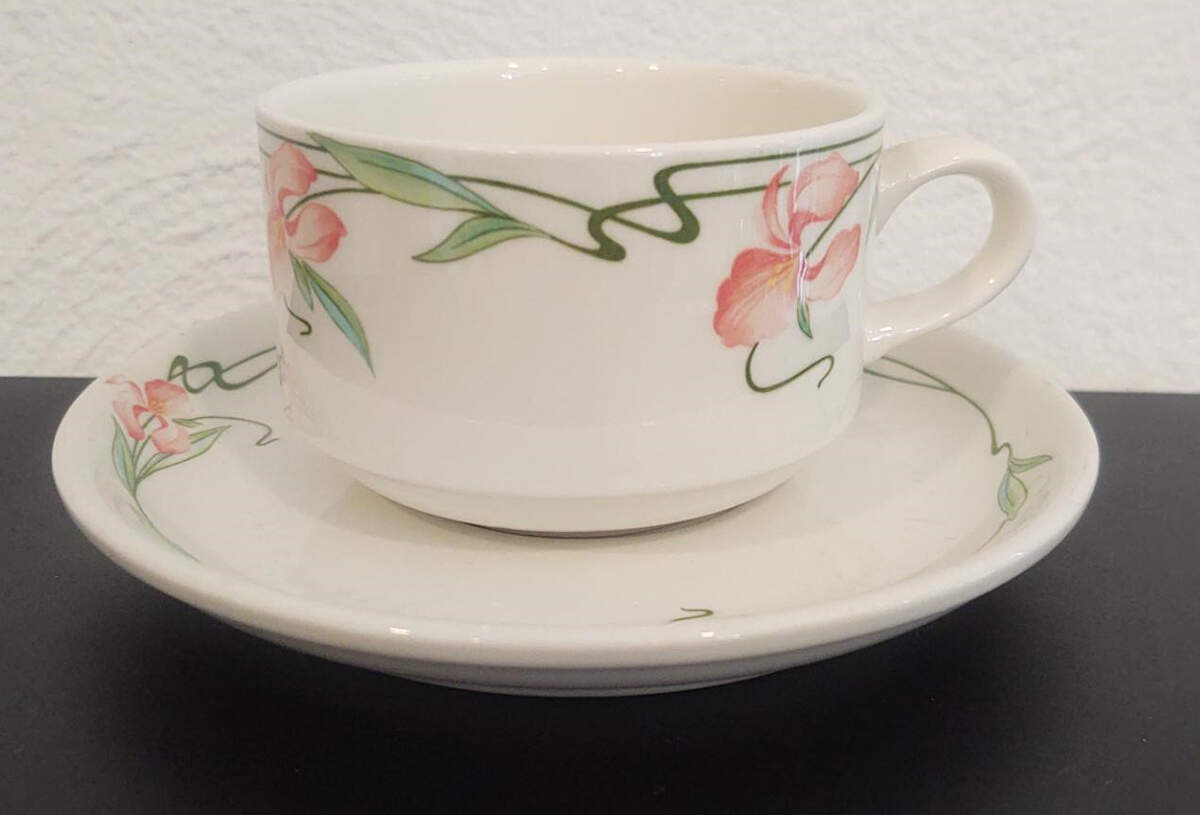 Miami Flat Cup & Saucer Set by Villeroy & Boch-1