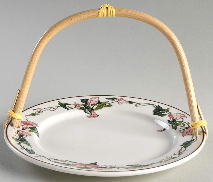 Palermo 5 3/8"-5 5/8" Bamboo Handled Serving Plate  HC by Villeroy & Boch-1