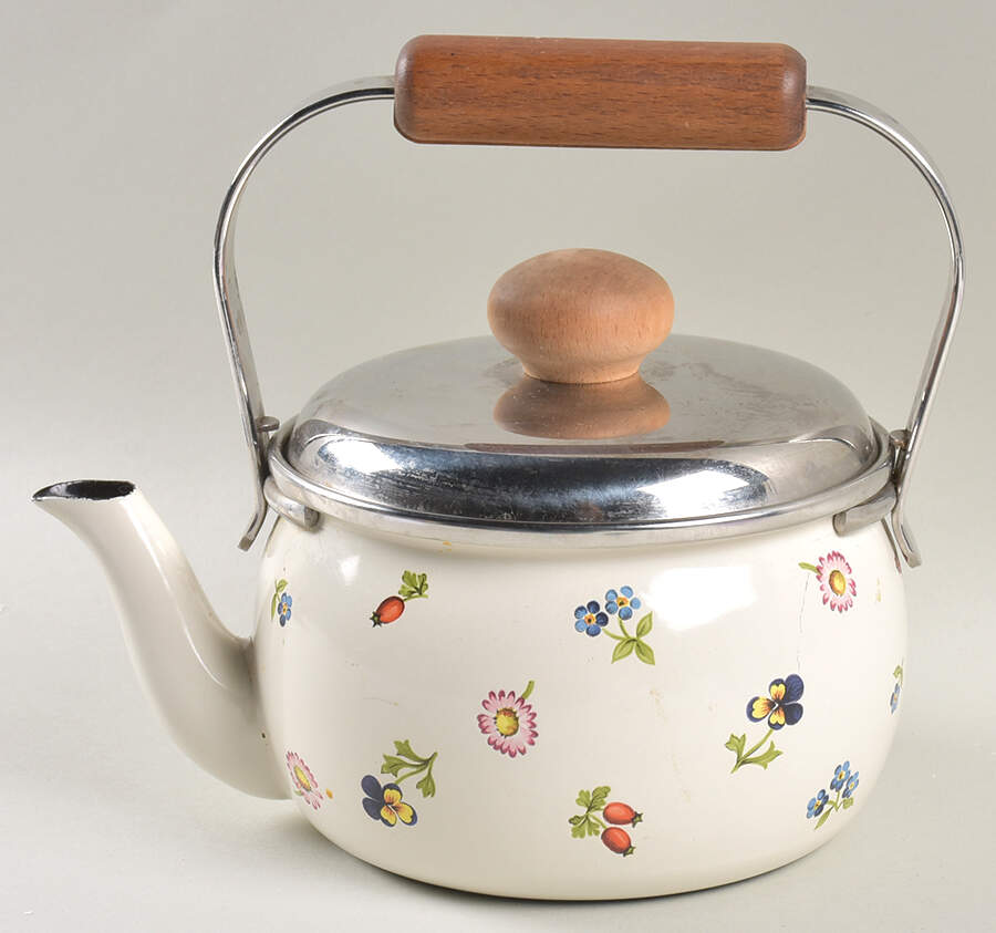 Petite Fleur Metal Kettle & Lid by Villeroy & Boch-1