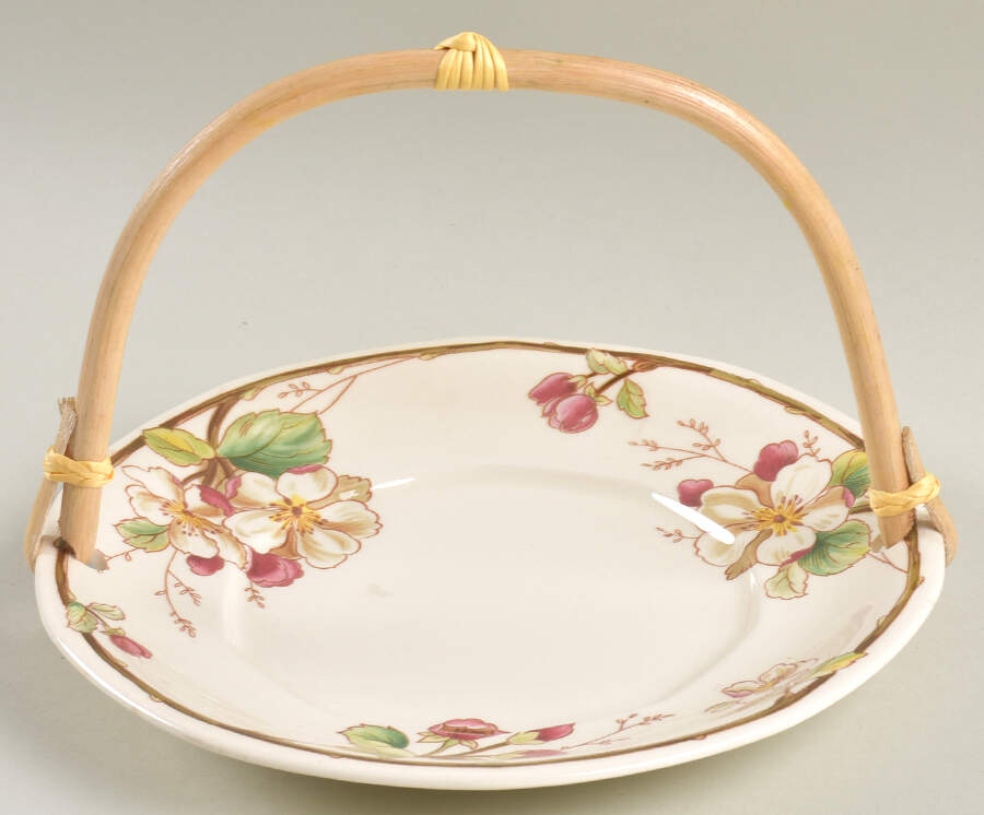 Portobello 5 3/8"-5 5/8" Bamboo Handled Serving Plate  HC by Villeroy & Boch-1