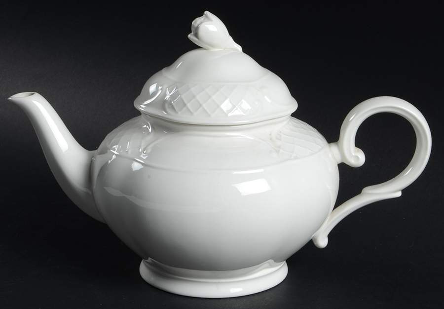 Redoute White Teapot & Lid by Villeroy & Boch-1