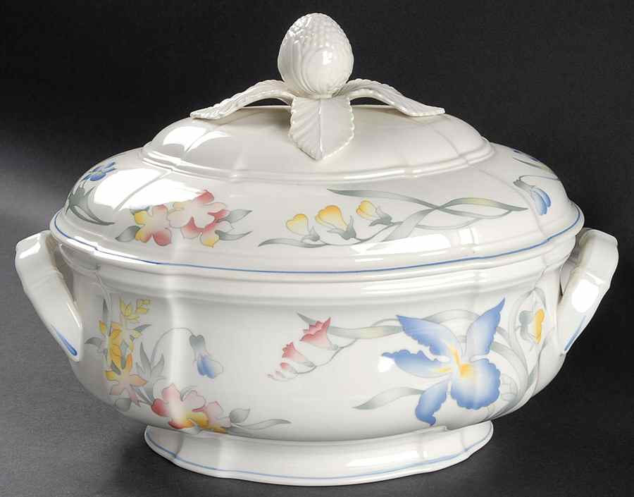 Riviera Oval Tureen & Lid by Villeroy & Boch-1