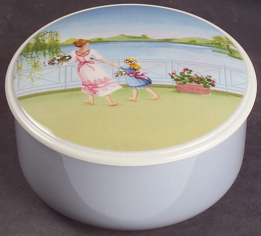 Romantic Seasons 4" Candy Box & Lid by Villeroy & Boch-1