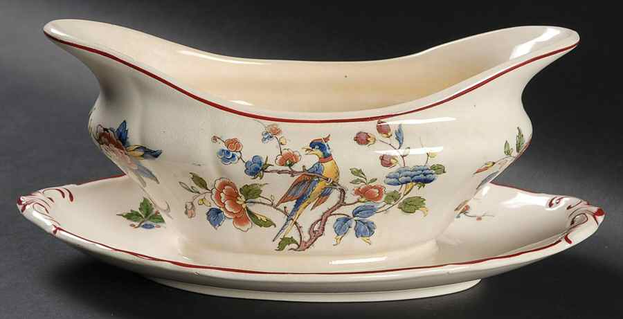 Rouen (Scalloped) Gravy Boat with Attached Underplate by Villeroy & Boch-1