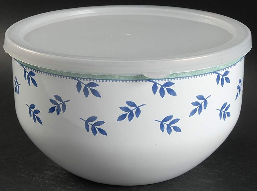 Switch 3  7 3/4" Metal Bowl W/Plastic Lid by Villeroy & Boch-1