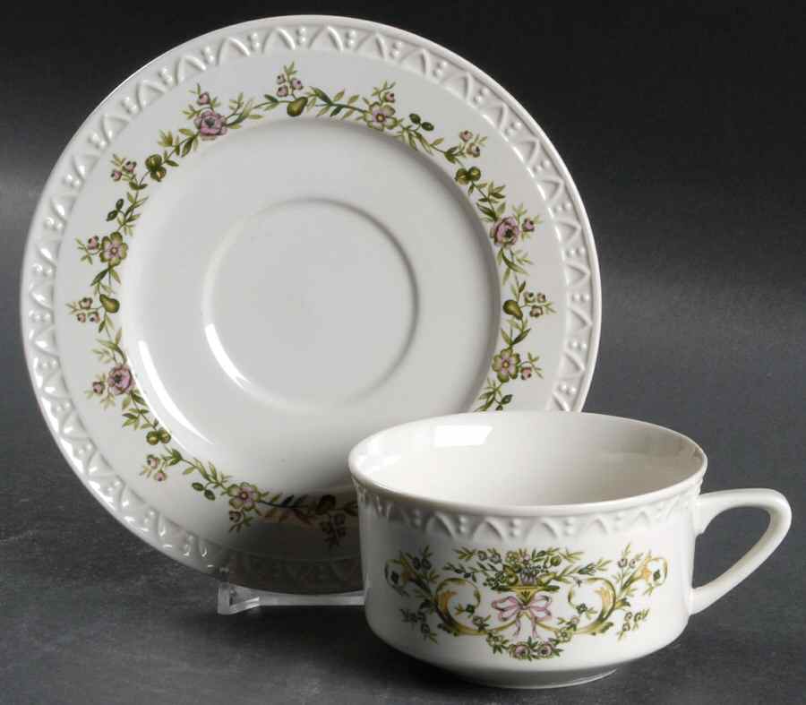 Trianon Flat Cup & Saucer Set by Villeroy & Boch-1
