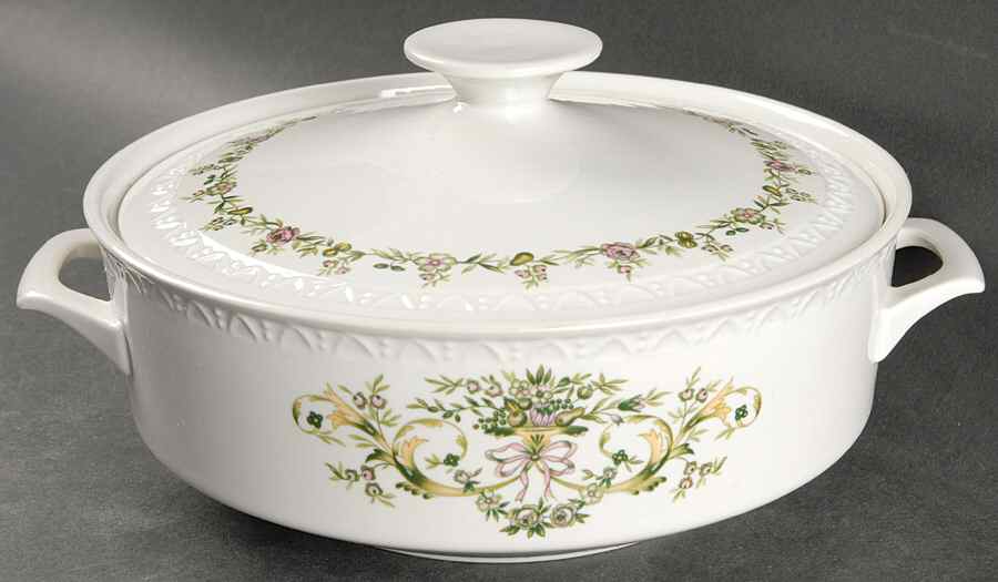 Trianon Round Covered Vegetable by Villeroy & Boch-1
