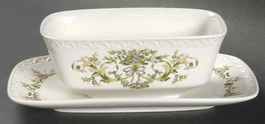 Trianon Gravy Boat with Attached Underplate by Villeroy & Boch-1