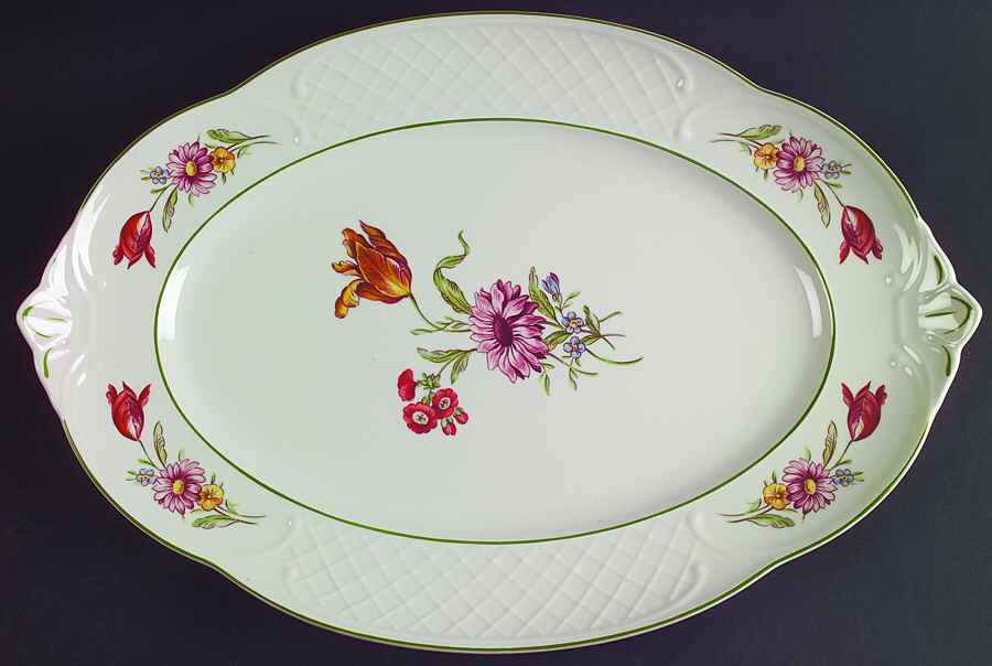 Tulipe 16" Oval Serving Platter by Villeroy & Boch-1