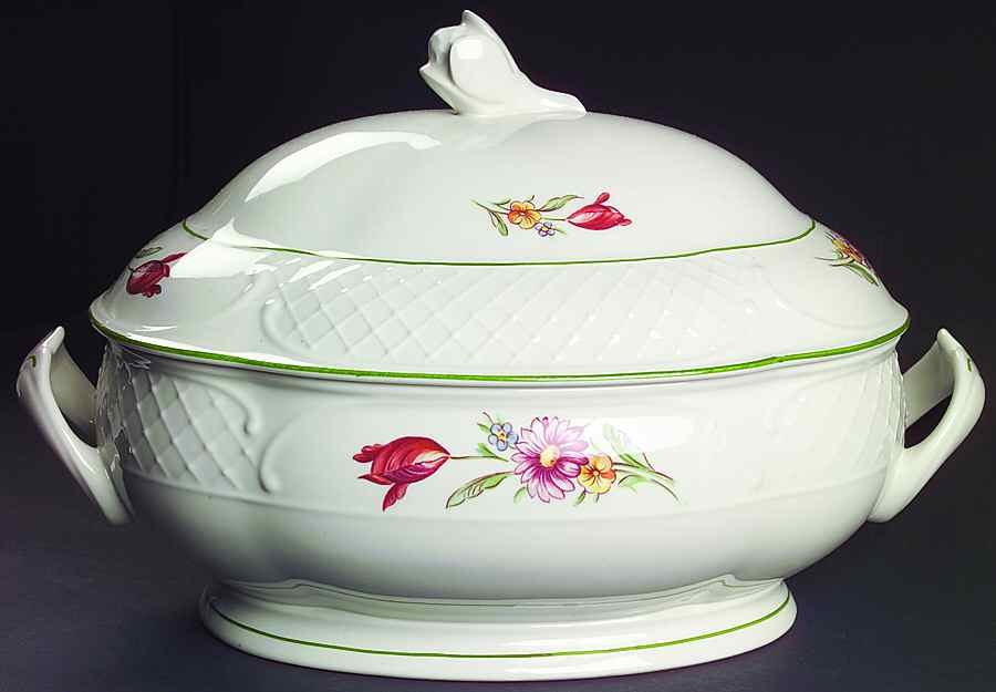 Tulipe Oval Tureen & Lid by Villeroy & Boch-1
