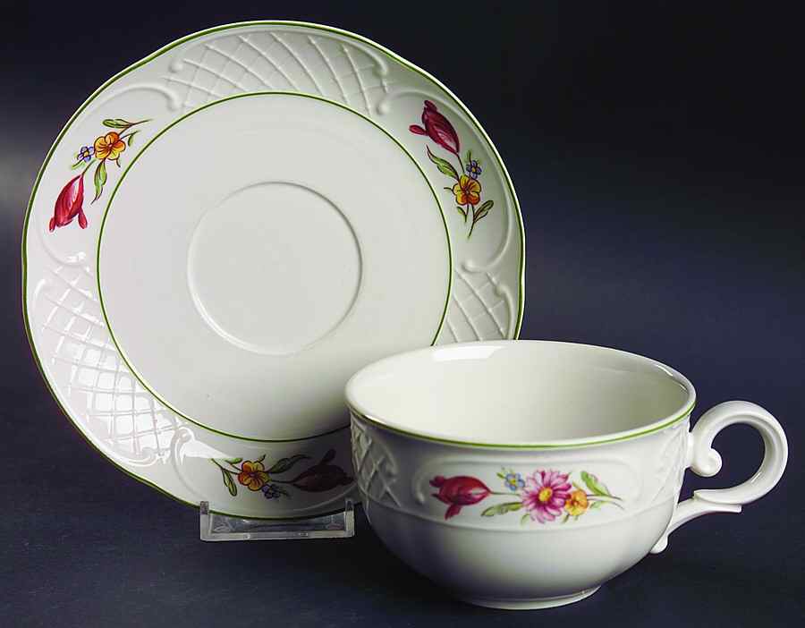 Tulipe Breakfast Cup & Saucer Set by Villeroy & Boch-1