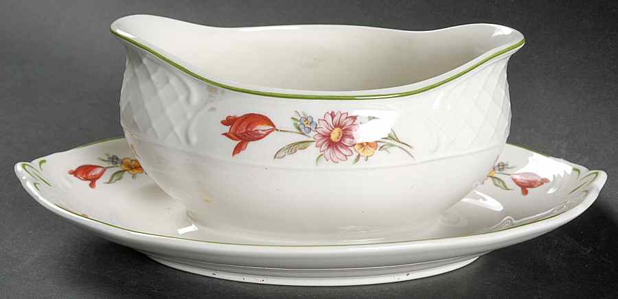 Tulipe Gravy Boat with Attached Underplate by Villeroy & Boch-1