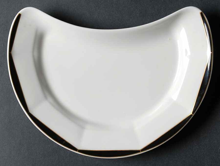Varia Black and Gold Crescent Salad Plate by Villeroy & Boch-1