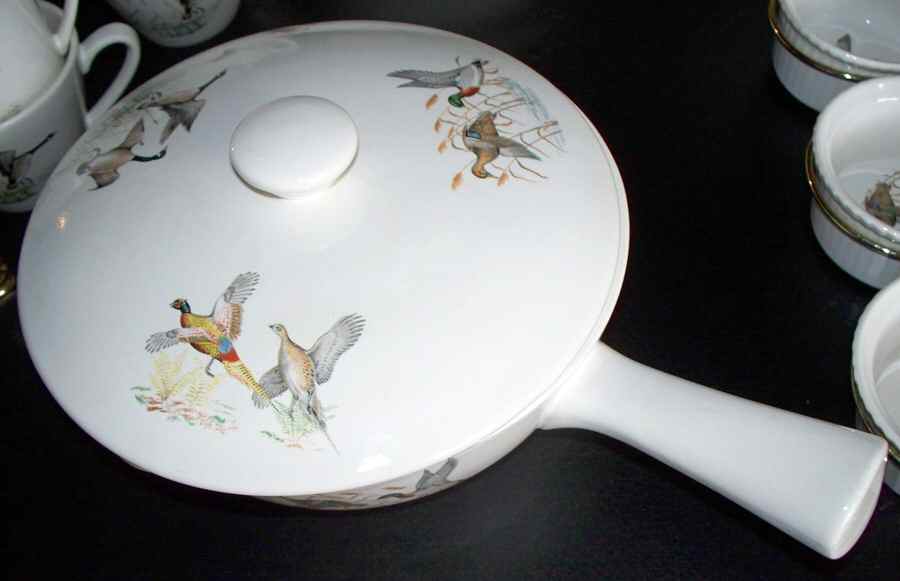 VIL10 1 Qt Round Covered Casserole by Villeroy & Boch-1