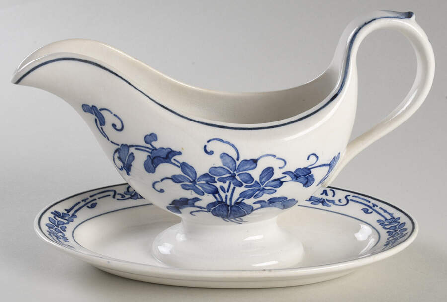 VIL12 Gravy Boat with Attached Underplate by Villeroy & Boch-1