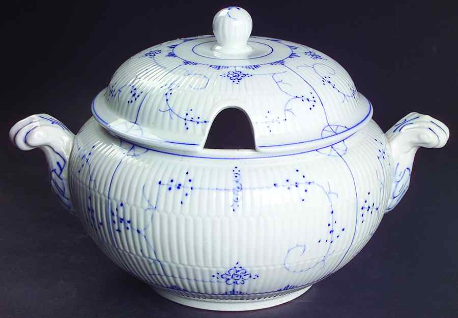 VIL7 Tureen &  Lid by Villeroy & Boch-1