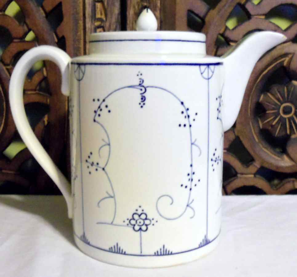 VIL7 Coffee Pot & Lid by Villeroy & Boch-1