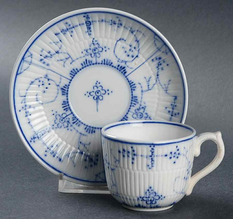 VIL7 Flat Demitasse Cup & Saucer Set by Villeroy & Boch-1
