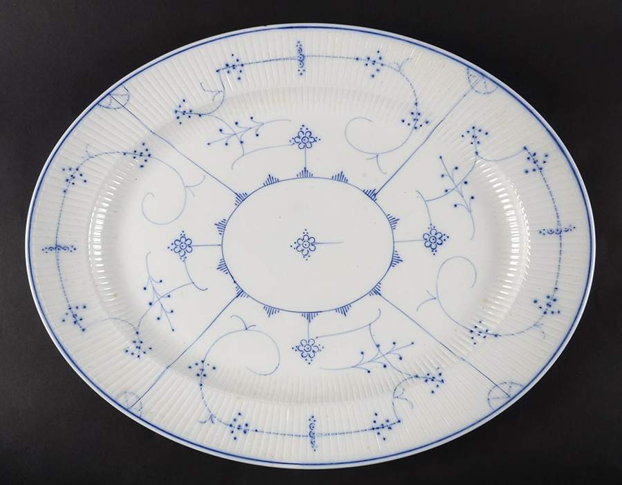 VIL7 18" Oval Serving Platter by Villeroy & Boch-1