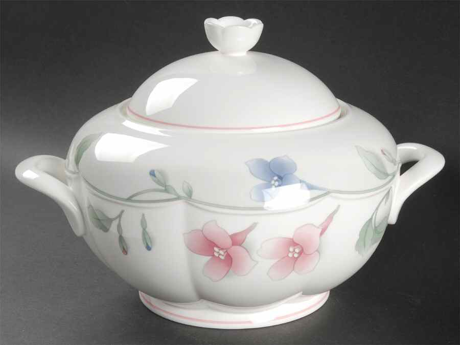Viola Round Covered Vegetable by Villeroy & Boch-1