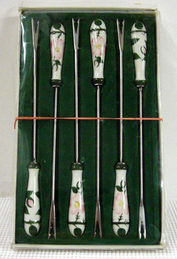 Wild Rose (Pink Flowers) Fondue Forks (Boxed Set of 6) by Villeroy & Boch-1