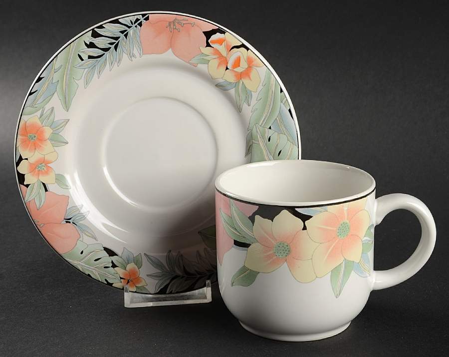 Hana Flat Cup & Saucer Set by Vitromaster-1