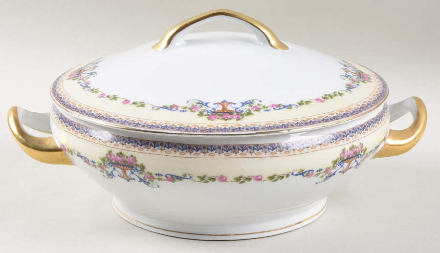 Dorset Round Covered Vegetable by Victoria (Czech)-1