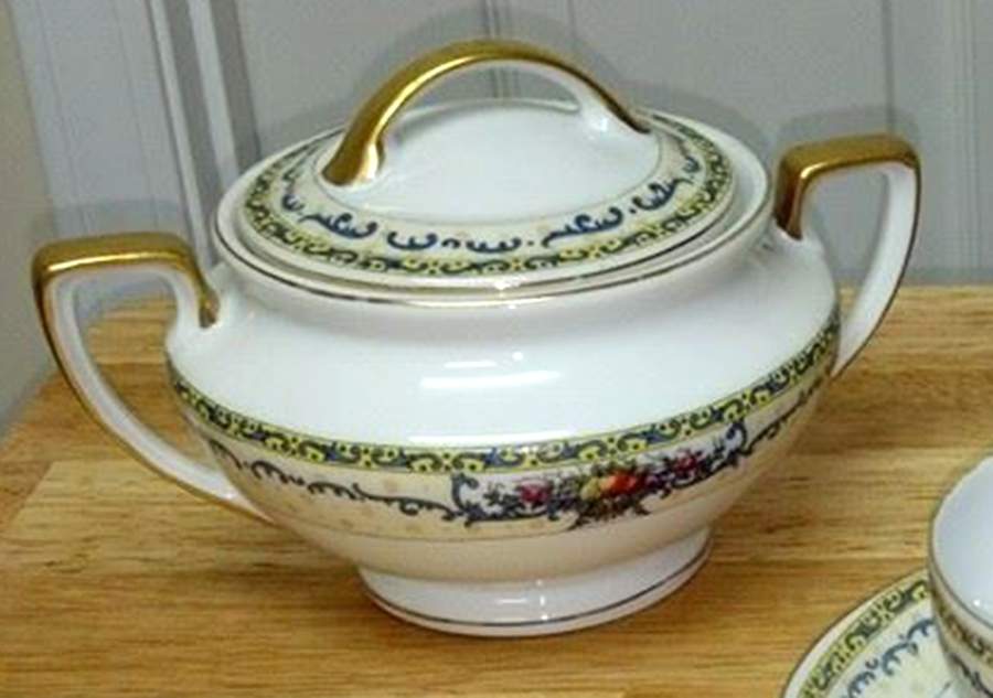 Norfolk Sugar Bowl & Lid by Victoria (Czech)-1