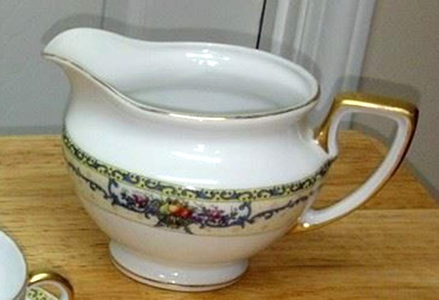 Norfolk Creamer by Victoria (Czech)-1