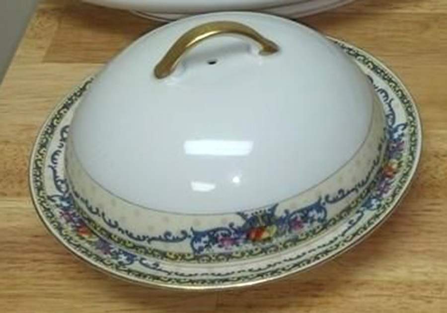 Norfolk Round Covered Butter by Victoria (Czech)-1