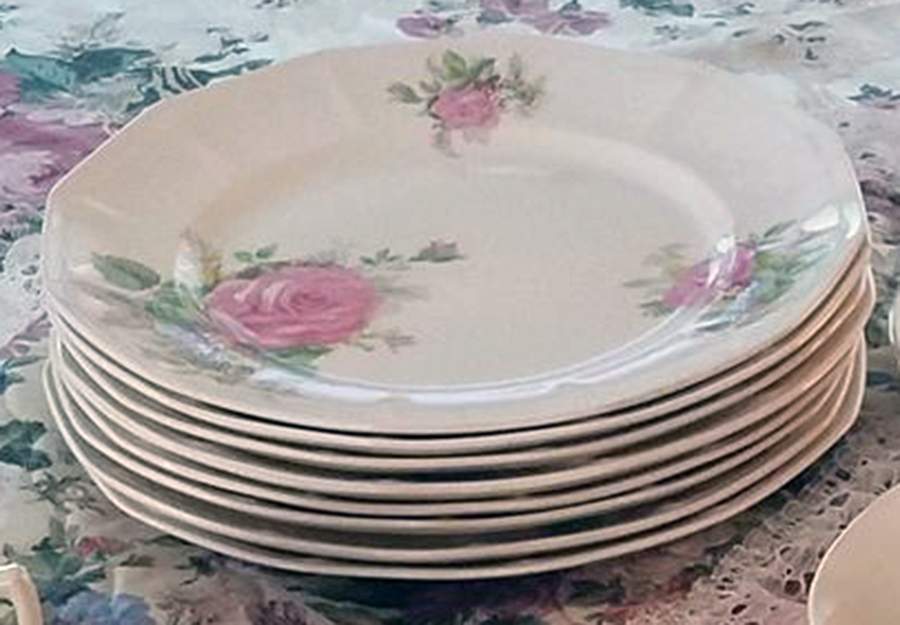 Rosemary Dinner Plate by Victoria (Czech)-1