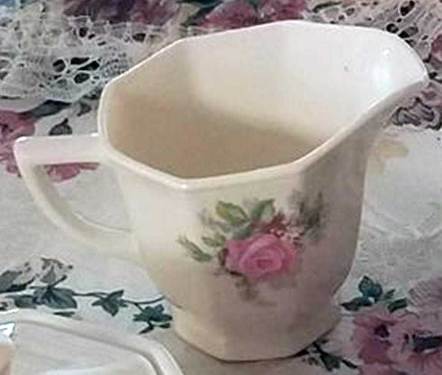 Rosemary Creamer by Victoria (Czech)-1
