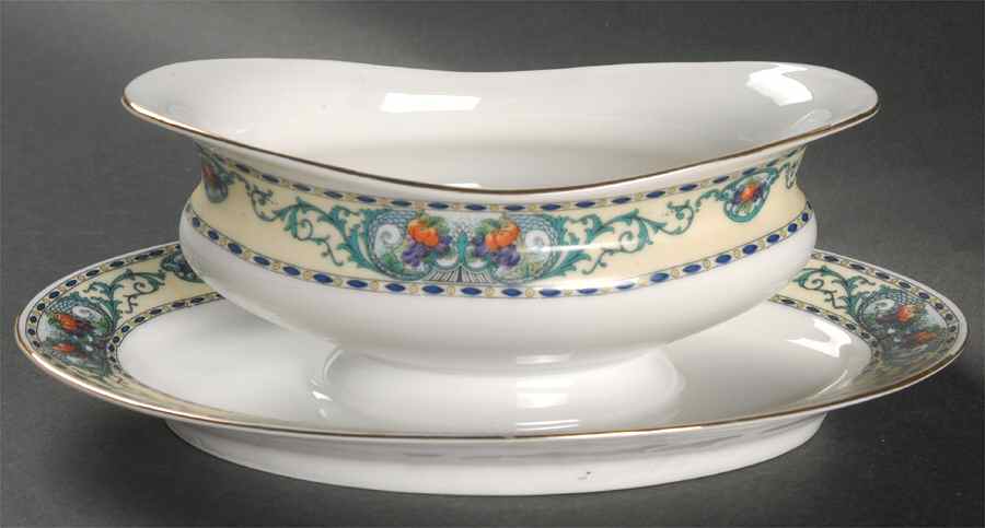 Surrey Gravy Boat with Attached Underplate by Victoria (Czech)-1