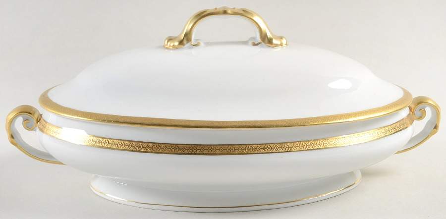 VIT10  Oval Covered Vegetable by Victoria (Czech)-1