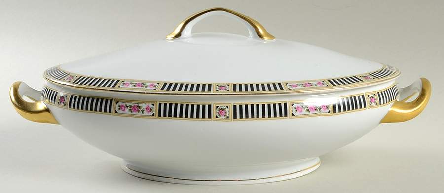 VIT12 Oval Covered Vegetable by Victoria (Czech)-1
