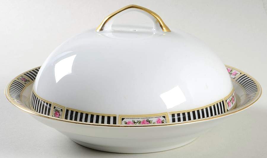 VIT12 Round Covered Butter with Strainer by Victoria (Czech)-1