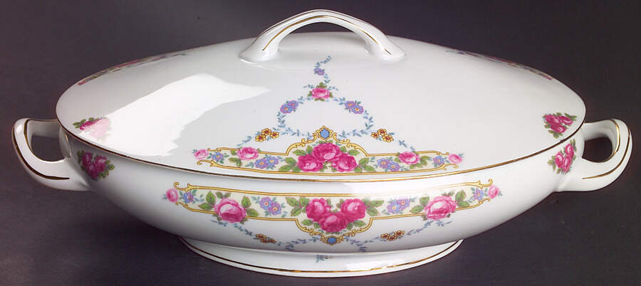 VIT13 Oval Covered Vegetable by Victoria (Czech)-1