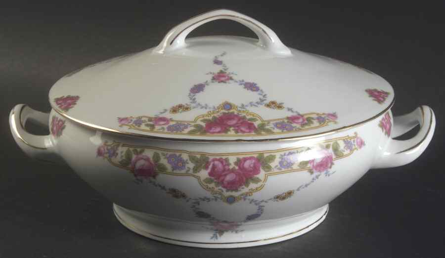 VIT13 Round Covered Vegetable by Victoria (Czech)-1