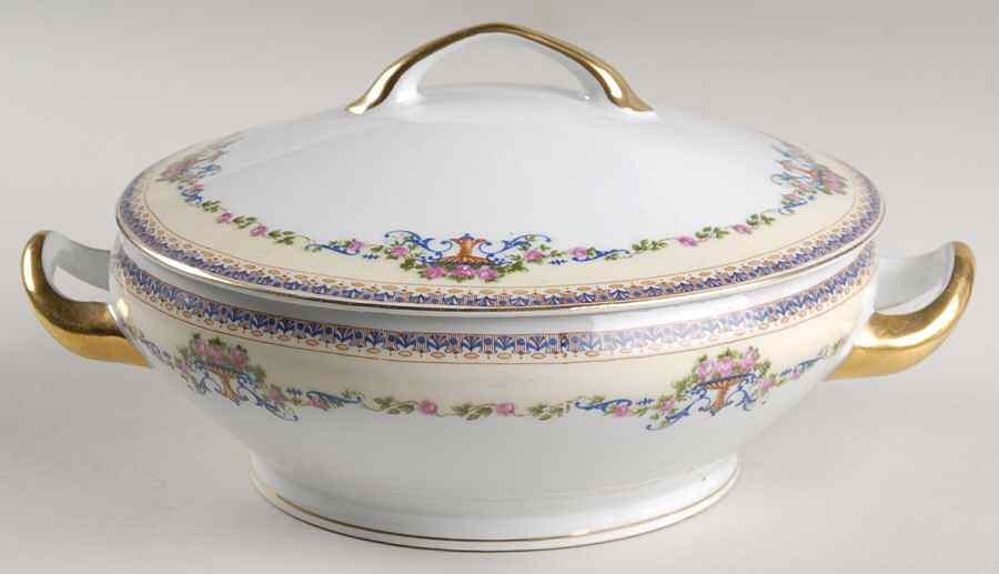 VIT14 Round Covered Vegetable by Victoria (Czech)-1