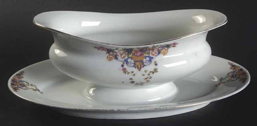VIT20 (CZECH) Gravy Boat with Attached Underplate by Victoria (Czech)-1