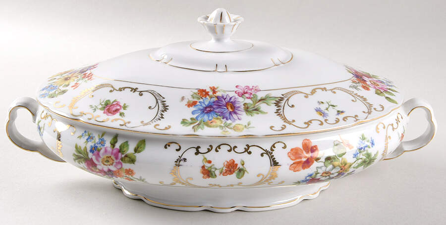 VIT21 (CZECH) Oval Covered Vegetable by Victoria (Czech)-1