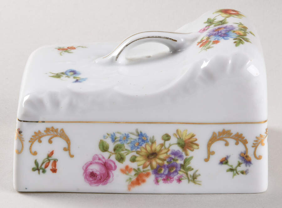 VIT21 (CZECH) Cheese Dish Lid, Lid Only (Wedge) by Victoria (Czech)-1