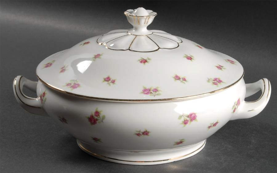 VIT22 Round Covered Vegetable by Victoria (Czech)-1
