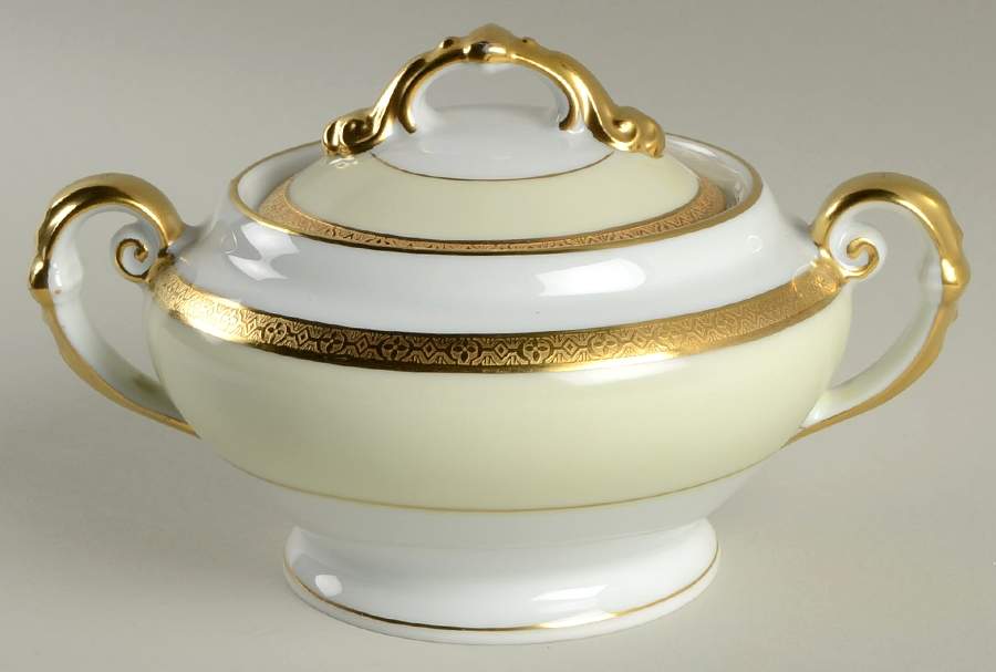 VIT23  Sugar Bowl & Lid by Victoria (Czech)-1